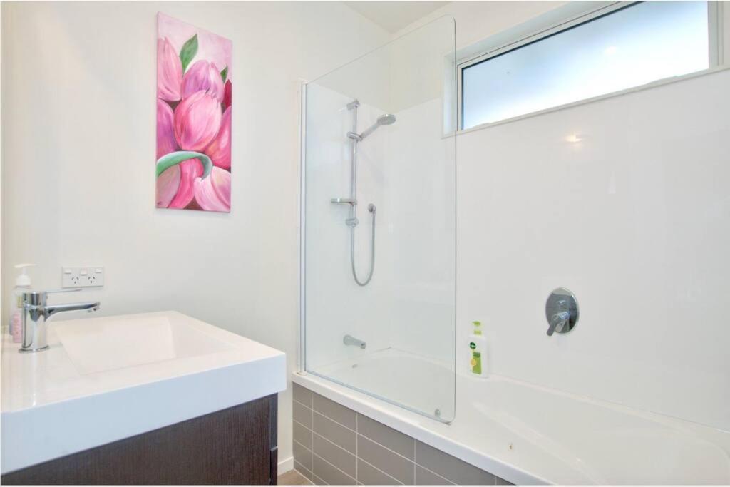 Banbury Deluxe With Spa Bath! Private Courtyard! كوينستاون المظهر الخارجي الصورة