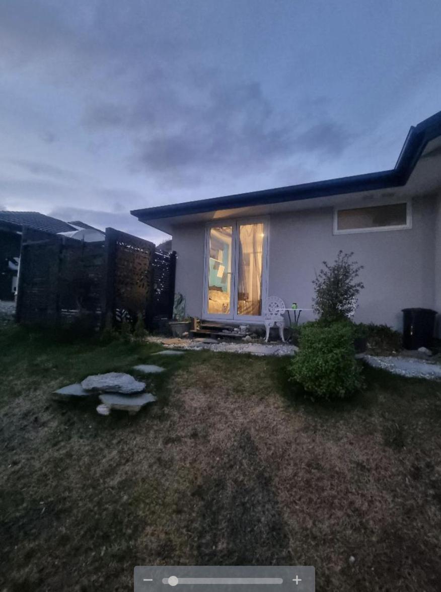 Banbury Deluxe With Spa Bath! Private Courtyard! كوينستاون المظهر الخارجي الصورة